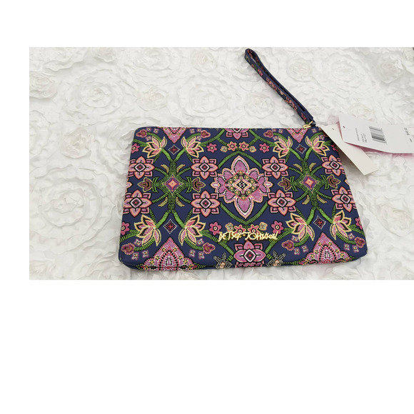 Betsey Johnson NEW $48 wristlet kindness matters - Picture 3 of 3